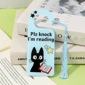 Segnalibro in acrilico a forma di gatto nero divertente e simpatico, da appendere alla porta, in plastica, per libreria, con scritta 'Plz Knock I'm Reading' - Product Image 5