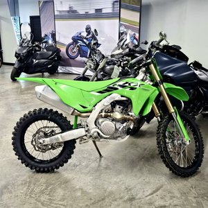 MOTOCICLETA TODO TERRENO KLX 140R F INDUSTRIAL 2024-2025, NUEVA, LISTA PARA ENVIAR A TODO EL MUNDO, CON 3 AÑOS DE GARANTÍA - Product Image 1