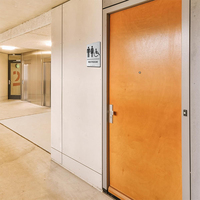 Panneau de signalisation pour salle de bain en braille conforme ADA avec installation facile - 6 po de largeur x 8 po de hauteur
