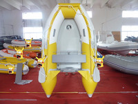 Bote Inflable de Pesca con Motor Fuera de Borda, de PVC y Aluminio