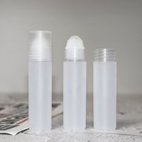 Bouteille à rouleaux en PP de 30ml 50ml 60ml Bouteilles à bille en plastique blanches vides personnalisées pour sérigraphie pour parfum, déodorant et huile essentielle