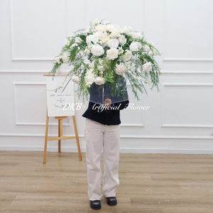 Ombrelli di fiori artificiali di alta qualità di seta di fiori di nozze romantici di nuova progettazione DKB - Product Image 1