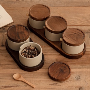 Pot à épices en céramique de style japonais avec couvercle en acacia, plateau et cuillère, ensemble de pots à assaisonnements de qualité alimentaire pour sel, sucre, poivre et épices - Product Image 2