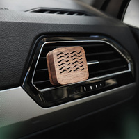 Diffuseur d'huiles essentielles pour voiture à clipser sur grille d'aération, en bois, aromathérapie, bâtonnets en fibre non parfumés, rechargeables, désodorisant de voiture réutilisable et personnalisable