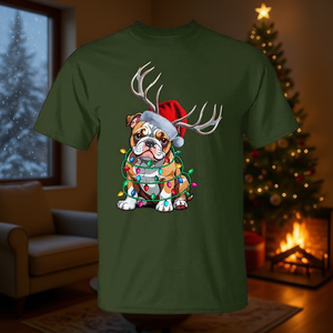 T-shirt Bouledogue américain avec lumières de Noël, chapeau du Père Noël et rennes - Product Image 3