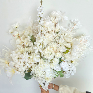 Bouquet <span class=keywords><strong>de</strong></span> mariage artificiel-Fleurs <span class=keywords><strong>de</strong></span> soie blanches personnalisables Arrangements floraux décoratifs pour chapelle <span class=keywords><strong>de</strong></span> mariage et plafond d'hôtel - Product Image 2