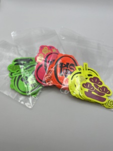 Pegatinas adhesivas fluorescentes de brillo nocturno personalizadas, etiqueta autoaplicable en colores personalizados - Product Image 5