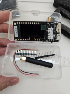 Module sans fil ESP-32 <span class=keywords><strong>TTGO</strong></span> LoRa32 V2.1_1.6 Version 433/868/915Mhz <span class=keywords><strong>ESP32</strong></span> <span class=keywords><strong>LoRa</strong></span> OLED 0.96 pouces avec carte SD, BT, WIFI - Product Image 2
