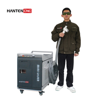 Machine de nettoyage au laser à fibre CW portative de petite taille 1500W 2000W, outil de décapage de la rouille au laser portable pour le nettoyage des surfaces en acier et en métal