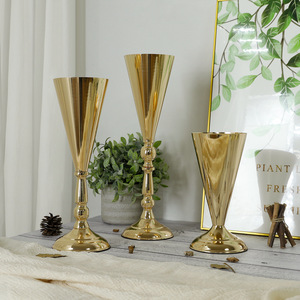 Vase à fleurs <span class=keywords><strong>de</strong></span> mariage en métal <span class=keywords><strong>de</strong></span> <span class=keywords><strong>table</strong></span> support <span class=keywords><strong>de</strong></span> <span class=keywords><strong>table</strong></span> doré pièce maîtresse <span class=keywords><strong>d</strong></span>écorative porte-fleurs artificielles <span class=keywords><strong>pour</strong></span> anniversaire - Product Image 3