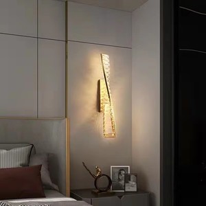Lámpara de pared LED moderna con cristal y metal dorado, montaje en pared para sala de estar, accesorio de iluminación regulable - Product Image 3