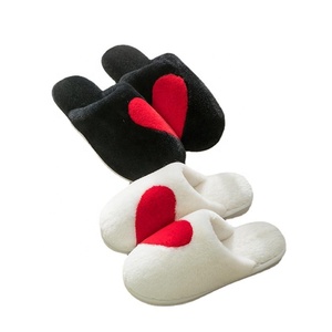 Chausson personnalisé pour la Saint-Valentin avec cœur floue pour femmes, fabricant de gros pour femmes/couples - Product Image 1