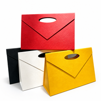 Boîte cadeau pliable triangulaire, emballage plat en une seule pièce avec poignée, logo personnalisé, écologique pour les vêtements, directement de l'usine