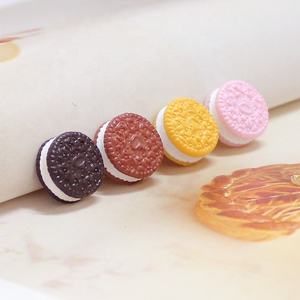 Cabujones de resina con forma de galletas de simulación, con base plana, para comida en miniatura de casas de muñecas, dijes, fabricación de joyas DIY y decoración de teléfonos - Product Image 2