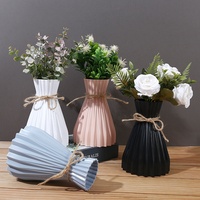 Vase en plastique au design minimaliste et moderne de style européen, avec taille définie et fermeture créative en corde de jute