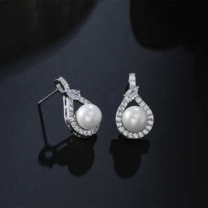 Pendientes de Perlas de Agua Dulce con Circonita Cúbica y Baño de Rodio de Lujo Moderno RAKOL EP2225, Accesorios de Collar y Pendientes para Mujer - Product Image 3
