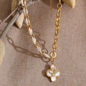 قلادة XY 2045 الأنيقة من الراتنج والفولاذ المقاوم للصدأ، مجوهرات نسائية مع قلادة زهرة من الحجر الطبيعي المطلي بالمينا - Product Image 6