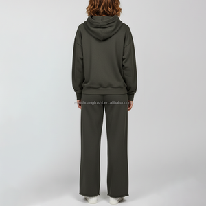 Tuta da donna personalizzata con patch a stella e strappi, lavaggio effetto invecchiato, composta da felpa con cappuccio e pantaloni jogger - Product Image 2