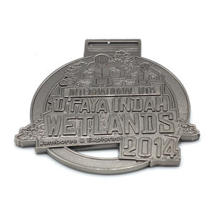 Médailleries Saint catholique en or, médaillon personnalisé avec motif papillon, de haute qualité, pour le Service - Product Image 1