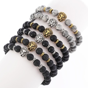 <span class=keywords><strong>Bracciale</strong></span> da <span class=keywords><strong>Uomo</strong></span> Personalizzato <span class=keywords><strong>con</strong></span> Leone Inciso in <span class=keywords><strong>Argento</strong></span> e Perline - Product Image 2