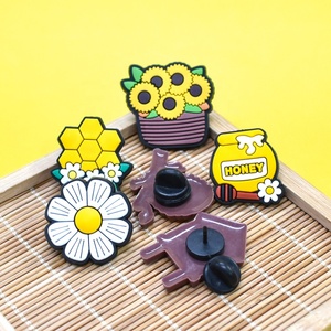 Broches de Plástico PVC con Diseño de Panal de Abejas, Flores y Abejas, de 2.5-3.5cm, para Decoración de Ropa y Manualidades en Lienzo - Product Image 2