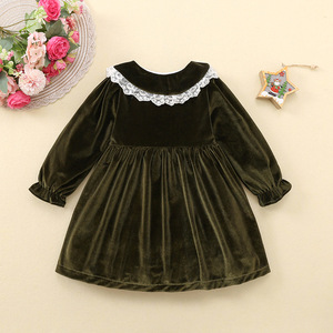 Autunno inverno abito da ragazza a manica lunga con collo in pizzo in velluto dorato con bottoni per bambini abiti natalizi per bambini Stock - Product Image 6