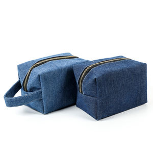 Sac cosmétique en jean personnalisé en gros, réutilisable, lavable, de voyage, style simple, carré, portable, avec fermeture éclair - Product Image 1