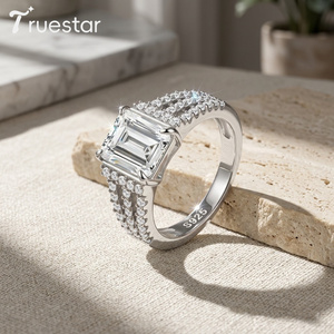 Anillo de Moissanita <span class=keywords><strong>con</strong></span> Corte Esmeralda de 4 Quilates y <span class=keywords><strong>Tres</strong></span> Hileras de Circonitas Pavé para Mujer, Plata de Ley 925, Pasa el Test de Diamantes, Certificado GRA - Product Image 1
