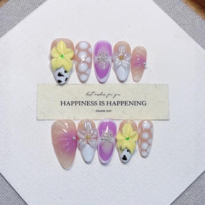 Ongles en acrylique faits main de haute qualité, colorés, style français, ongles artificiels rêveurs en amande, à presser - Product Image 1