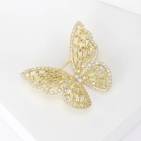 Broche en forme de papillon micro insérée en zircon cubique en laiton plaqué or de luxe pour bijoux pour dames