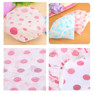Bonnet de douche imperméable en plastique réutilisable avec bande élastique pour femmes, usage en spa et salon, motif à pois bleus, roses et verts - Product Image 3