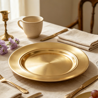 Assiettes de présentation classiques dorées écologiques de style américain Wojia 13 pouces, sous-assiettes en plastique électroplaqué pour la décoration de table de fête
