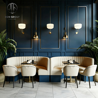 Ensemble de mobilier de café en marbre : banquette, table et chaises pour café et restaurant