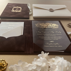 Invitaciones de Boda de Lujo en Papel de Algodón con Monograma Dorado en Relieve, con Funda de Terciopelo Color Chocolate Marrón y Sobre - Product Image 4