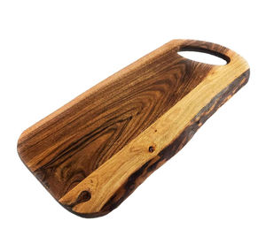 Planche à charcuterie en bois d'olivier rustique faite à la main avec bord vivant, extra large 24 pouces, plateau <span class=keywords><strong>de</strong></span> service à découper, cadeau unique - Product Image 1