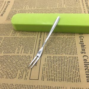 Tenedor de Frutas de Acero Inoxidable de Dos Puntas, Color Plateado, para Fiestas, Uso Infantil - Product Image 3