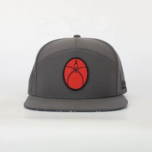 หมวกแก๊ปปีกแบน 7 แผง สีเทา โพลีเอสเตอร์ คุณภาพสูง สำหรับกีฬา งานปาร์ตี้  พร้อมโลโก้ยางแบบกำหนดเอง ตัดด้วยเลเซอร์ - Product Image 2