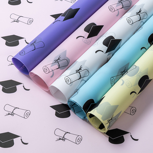 Giấy gói bó hoa tốt nghiệp với mẫu mũ bác sĩ, giấy gói quà hoa không thấm nước - Product Image 1