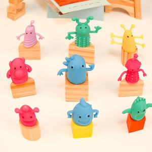 Divertido colorido <span class=keywords><strong>monstruo</strong></span> marionetas <span class=keywords><strong>de</strong></span> dedo elástico suave goma TPR juguete cápsula expendedora novedad muñeca juguetes para niños - Product Image 2