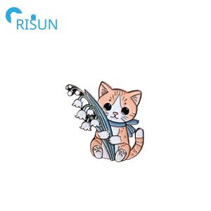 Fabrication <span class=keywords><strong>de</strong></span> métal personnalisé muguet émail épinglette fleur épinglette personnalisée <span class=keywords><strong>mai</strong></span> anniversaire fleur campanule insigne - Product Image 4