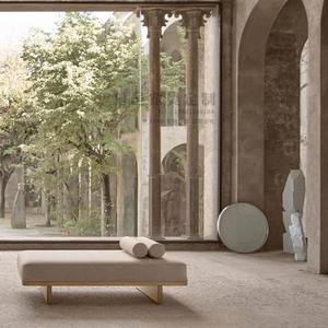 Banc en bois minimaliste avec coussin pour chambre ou dressing - Product Image 4