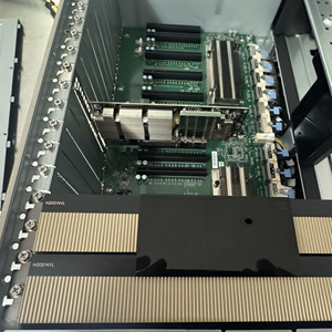 การ์ดเร่งประมวลผล AI HPC ราคาโรงงาน PCIe 141GB HBM3e สถาปัตยกรรม Hopper H 200 สำหรับศูนย์ข้อมูล การฝึกอบรม และการอินเฟอเรนซ์ - Product Image 1