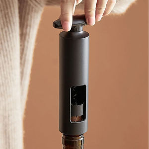 <span class=keywords><strong>Extracteur</strong></span> Home Bar Cuisine Accessoire pour le <span class=keywords><strong>vin</strong></span> Portable Rotation Ouvre-bouteille de <span class=keywords><strong>vin</strong></span> rouge Ouvre-bouteille de <span class=keywords><strong>vin</strong></span> manuel à économie de main-<span class=keywords><strong>d</strong></span> 'œuvre Liège - Product Image 3