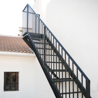 Main courante soudée par tube vertical d'escalier en acier doux de prix concurrentiel main courante et balustrade décoratives résidentielles durables