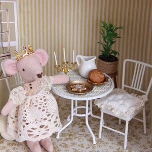 Juego <span class=keywords><strong>de</strong></span> Mesa y Sillas <span class=keywords><strong>de</strong></span> Hierro Forjado en Miniatura, Escala 1/12, Utilizado como Adornos <span class=keywords><strong>de</strong></span> Muebles en Miniatura para <span class=keywords><strong>Muñecas</strong></span>, Decoración para <span class=keywords><strong>Casa</strong></span> <span class=keywords><strong>de</strong></span> <span class=keywords><strong>Muñecas</strong></span> - Product Image 2