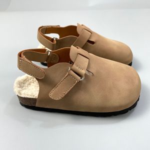 Chaussons unisexes chauds en similicuir suédé doux pour l'automne et l'hiver, sabots doux avec boucle - Product Image 4