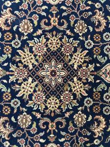 Tapis d'appoint en laine et soie fait main, noué à la main, de style persan, tapis oriental traditionnel de luxe avec motifs floraux élégants - Product Image 4