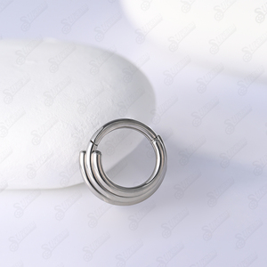 Clips de septum en titane G23 avec design à trois niveaux trapézoïdaux pour femmes et hommes, bijoux de piercing nasal hypoallergéniques - Product Image 2