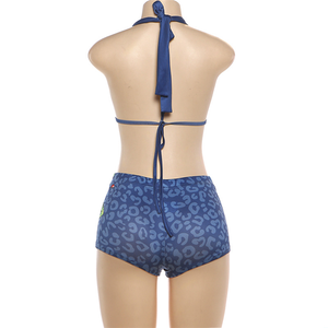Conjunto de 2 piezas con estampado de rosas para mujer, tendencia de verano, top de sujetador sin espalda y pantalones cortos ajustados, trajes de playa - Product Image 5