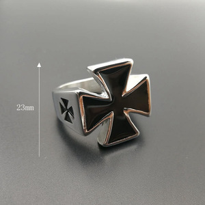 Anillo Cruzado Punk Retro y único de Yunnique, Joyería Plateada para Hombre, Diseño de Cruz Alemana, Anillos de Moda para Regalo - Product Image 3